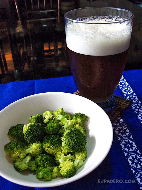 Steamed broccoli and iced sweet tea